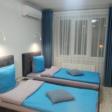 Апартаменты Weekend Inn อุชโฮรอด ภายนอก รูปภาพ