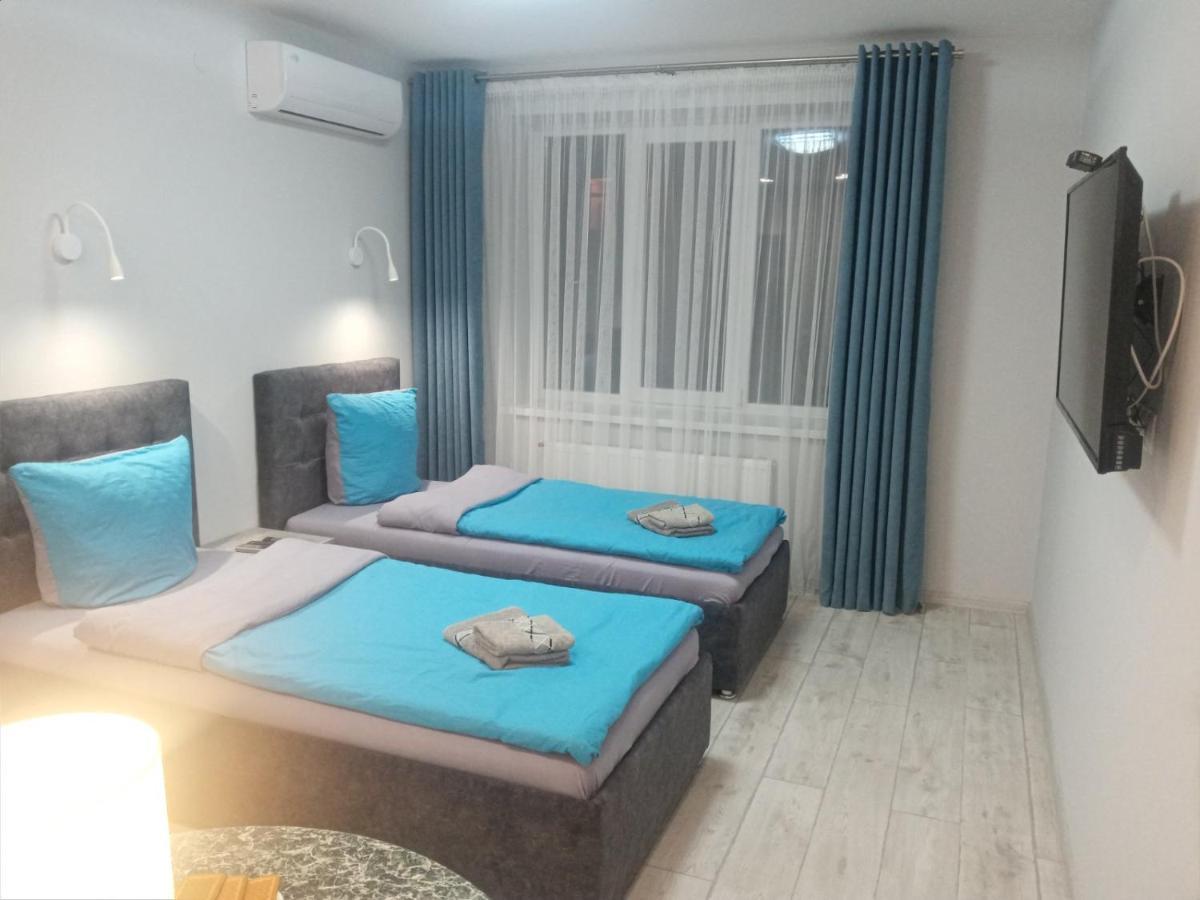 Апартаменты Weekend Inn อุชโฮรอด ภายนอก รูปภาพ